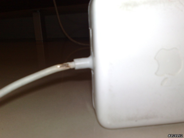 MacBook的充電器... 很危險!?
