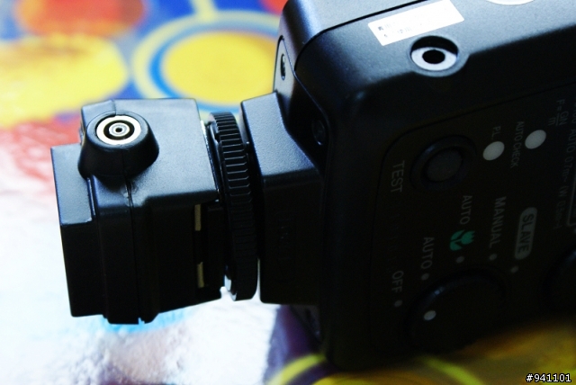 SONY 全系列DSLR 可用的高品質廉價小閃燈--Panasonic PE-28S + 熱靴轉換座