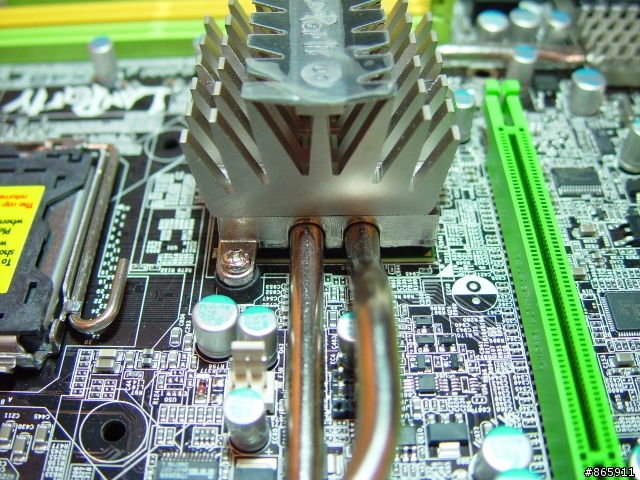 DFI UT X48-T2R與利民科技散熱套件發售前寫真~