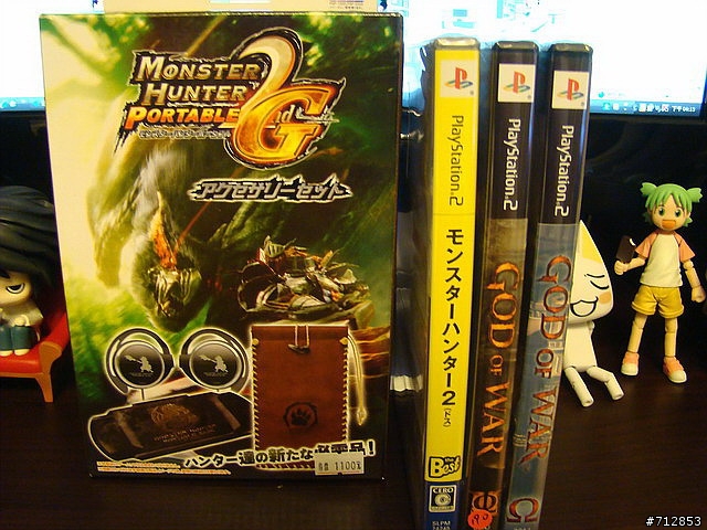 "圖多分享"今天下午的敗家之旅~~PSP魔物獵人2ndG-配件包,PS2戰神-1.戰神2.魔物獵人2白金版