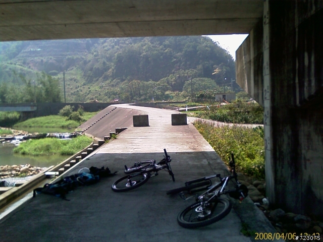 跟著鬥鬥遊的路線我們也去騎三通嶺