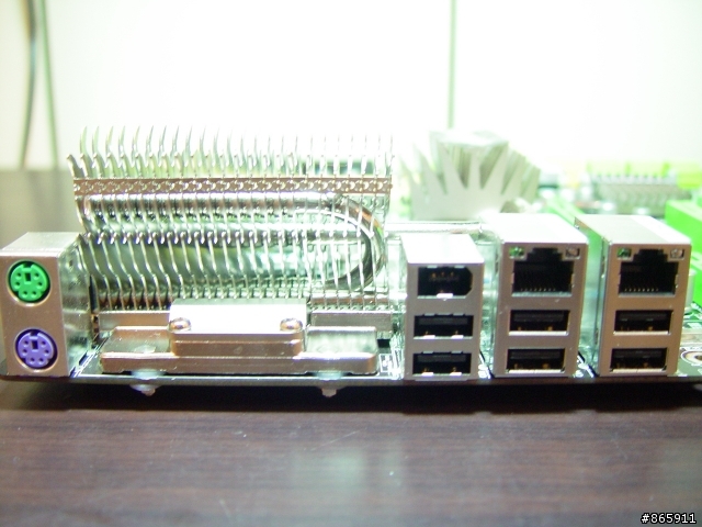 DFI UT X48-T2R與利民科技散熱套件發售前寫真~