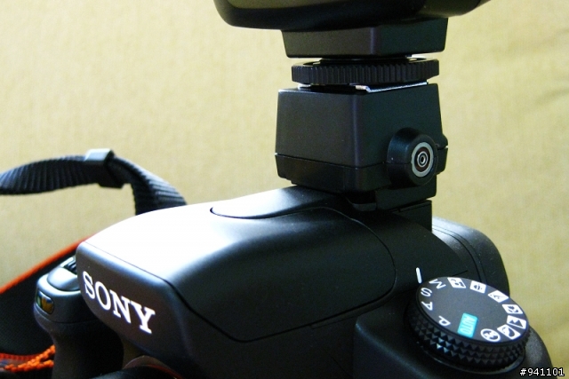 SONY 全系列DSLR 可用的高品質廉價小閃燈--Panasonic PE-28S + 熱靴轉換座
