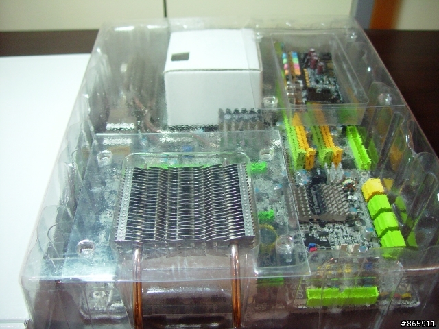 DFI UT X48-T2R與利民科技散熱套件發售前寫真~
