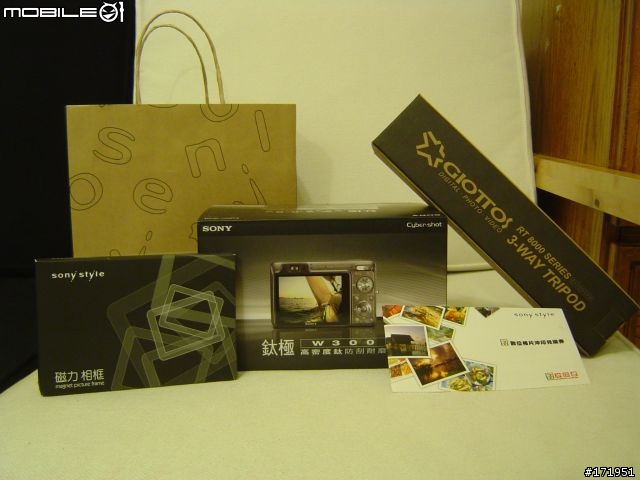 SONY W300 中午不休息~~很累的開箱!!圖更新囉