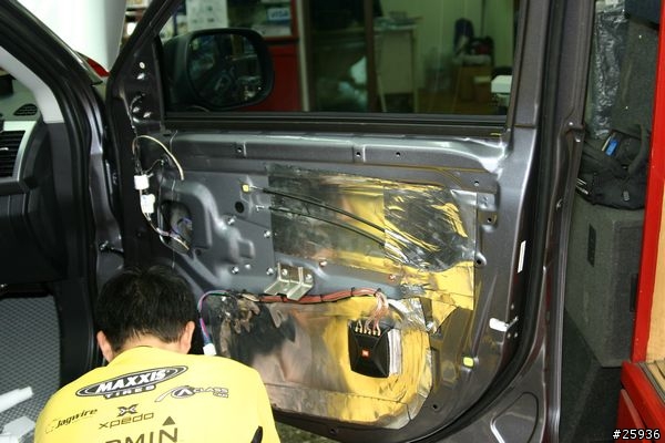 小凹( Outlander 2.4 )的喇叭昇級及車門隔音