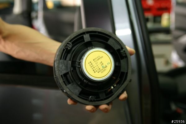 小凹( Outlander 2.4 )的喇叭昇級及車門隔音
