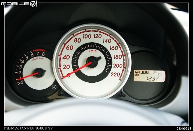 {開箱文}分享New Mazda2~ 換新車牌啦!