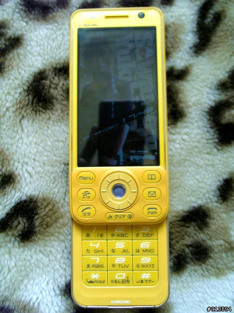 NTT DoCoMo D905i 珍貴的藍白稀有大箱組大"黃"蜂入手