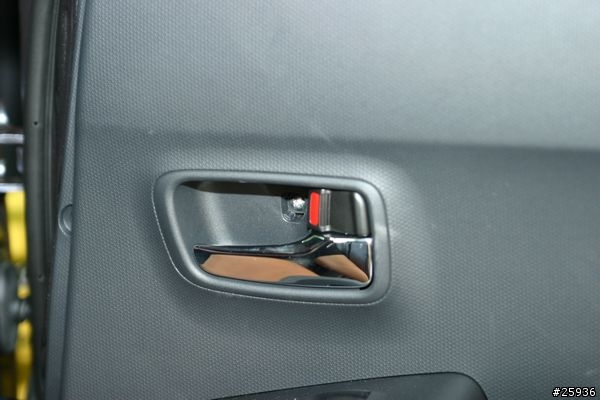 小凹( Outlander 2.4 )的喇叭昇級及車門隔音