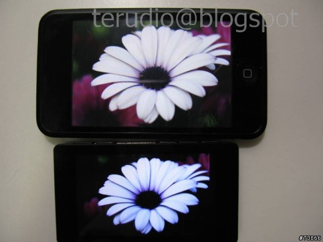 藍魔Rm970 VS iPod Touch 之螢幕比較