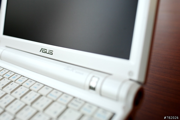 擁抱新伙伴‧分享我的Eee PC 900~!!
