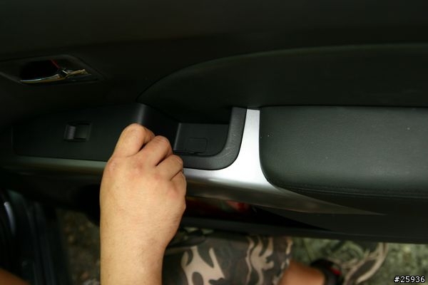 小凹( Outlander 2.4 )的喇叭昇級及車門隔音
