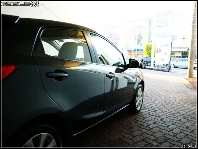 {開箱文}分享New Mazda2~ 換新車牌啦!