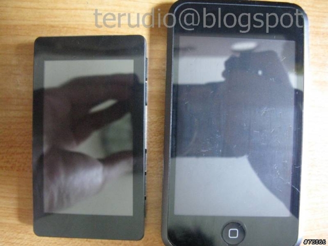 藍魔Rm970 VS iPod Touch 之螢幕比較
