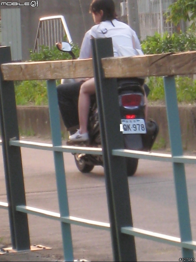 昨天傍晚社子島的機車情侶