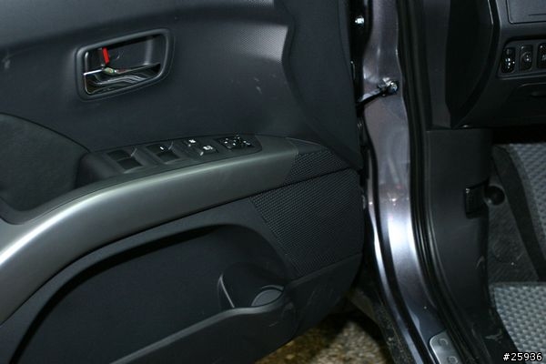 小凹( Outlander 2.4 )的喇叭昇級及車門隔音