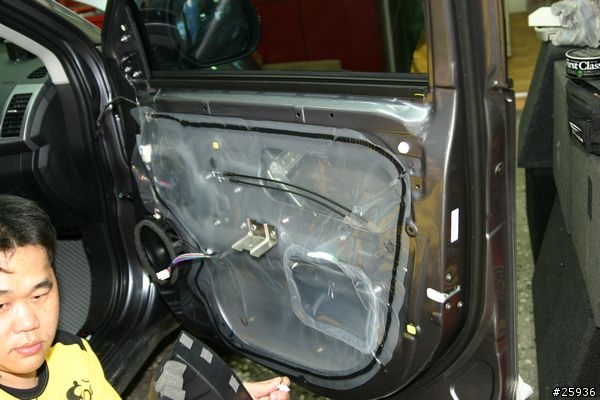 小凹( Outlander 2.4 )的喇叭昇級及車門隔音