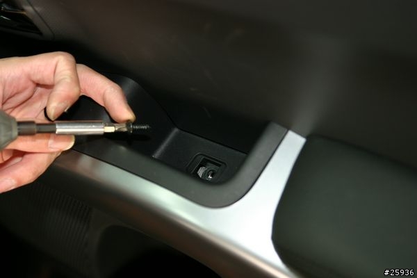 小凹( Outlander 2.4 )的喇叭昇級及車門隔音