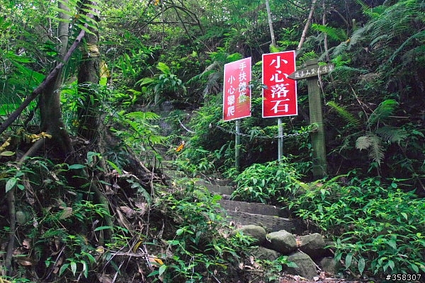 墓碑山