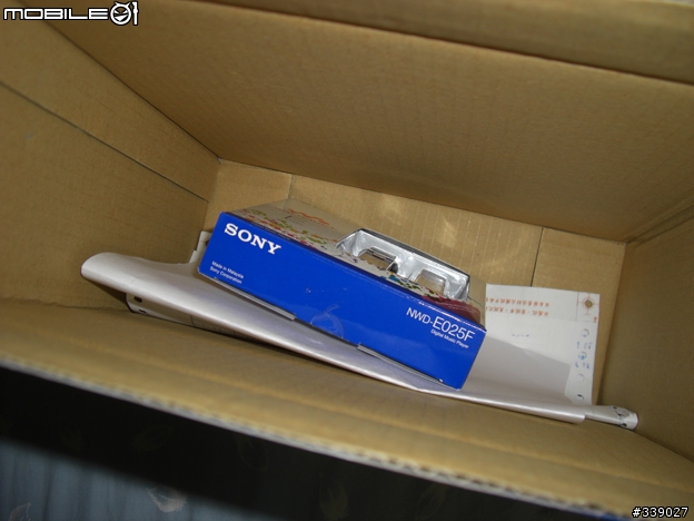 《開箱分享》Sony Walkman 數位隨身聽 NWD-E025F(2GB)