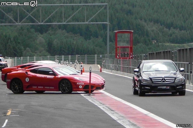 史上最兇惡之 賓士W204 ~ 歐洲賽道 邂逅 FERRARI F360/430 競技版本 !! 賓士 W204 車主必看 !!(圖多)