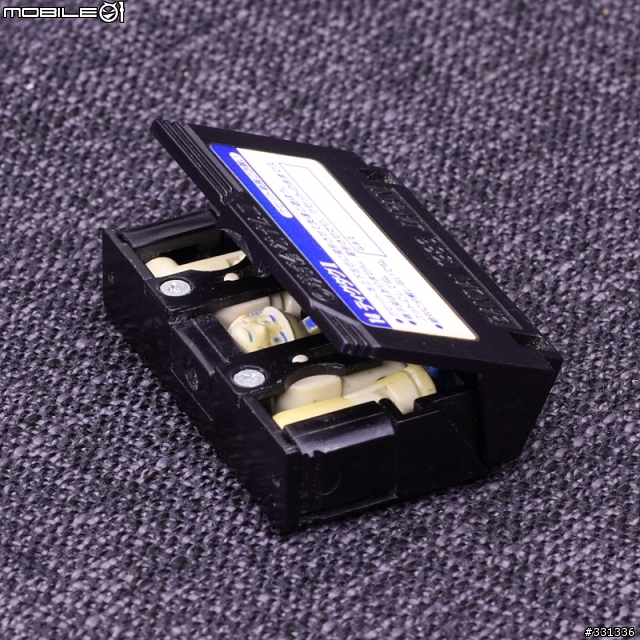 古董級玩具-- 任天堂紅白機卡帶戰隊