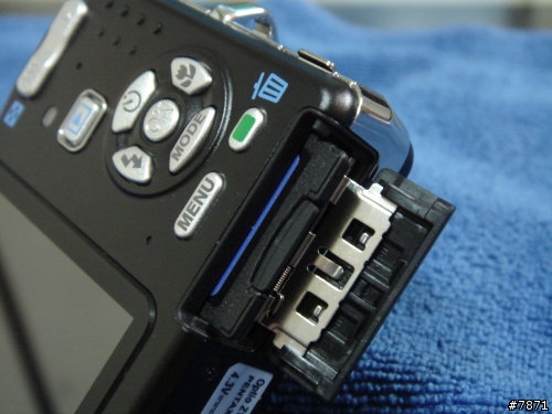 就愛黑金! 根本就是攝影機的 Pentax Z10 黑金限定版