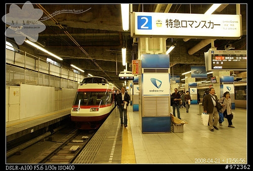 日本神奈川--小田急のロマンスカー(10000形-HiSE) 箱根浪漫列車→新宿駅