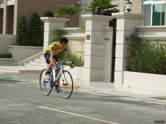 入手公路車5天的新手上卡踏卡鞋~LOOK keo classic卡踏+PAZZAZ carbon卡鞋