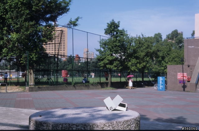 Provia 100F 陰影處偏藍的問題