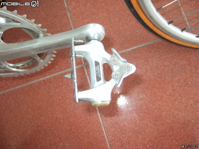 各位大大,麻煩幫小弟件別這兩輛shimano 600跑車