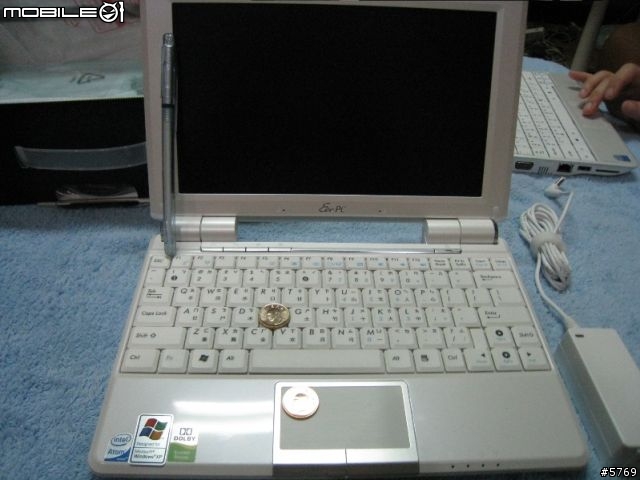 白色eeepc 1000xph開箱文加一個月後使用心得
