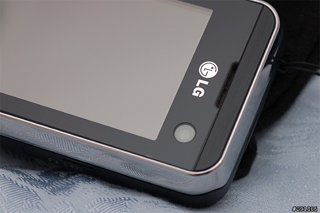 3吋觸碰大螢幕--LG KF700開箱.