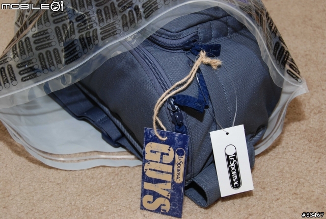 相機包:另類的彈弓手--Lesportsac cove sling