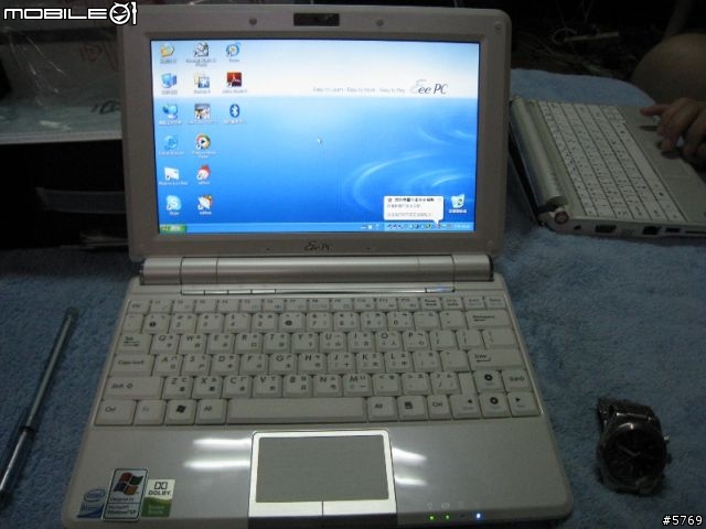 白色eeepc 1000xph開箱文加一個月後使用心得