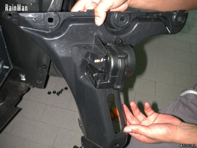 BMW 大五 E60 車系原廠防盜器安裝實錄 > 更新@閃紅燈後照鏡