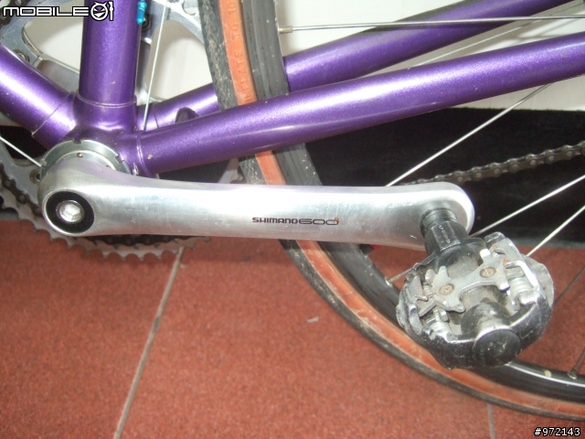 各位大大,麻煩幫小弟件別這兩輛shimano 600跑車