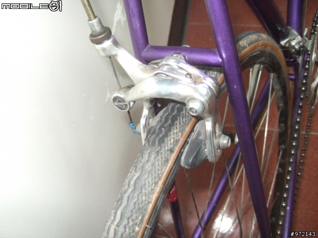 各位大大,麻煩幫小弟件別這兩輛shimano 600跑車