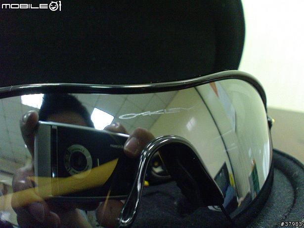 近視族又想要好好發揮敗家功力的好選擇~~壯哥首選..Oakley Livestrong(8/25新增使用心得)