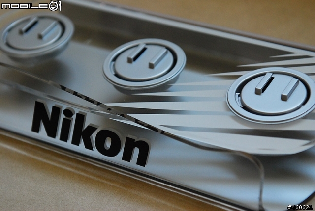 不專業的小配件分享~NIKON 壓克力鏡頭架
