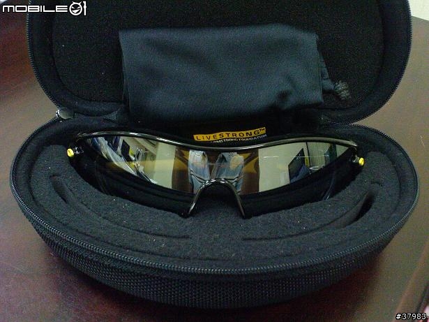 近視族又想要好好發揮敗家功力的好選擇~~壯哥首選..Oakley Livestrong(8/25新增使用心得)