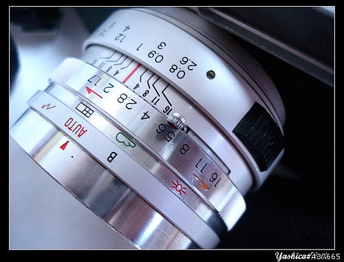 首台RF相機(半機械)=>Yashica Electro GSN