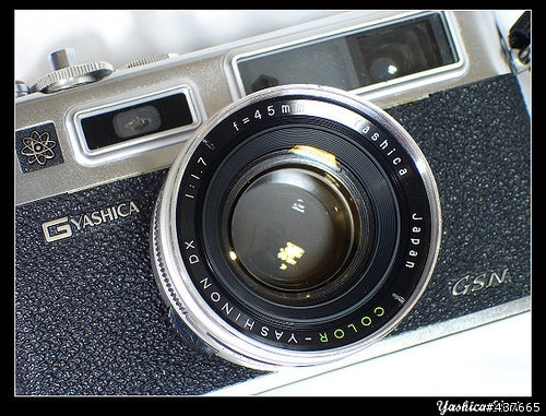 首台RF相機(半機械)=>Yashica Electro GSN