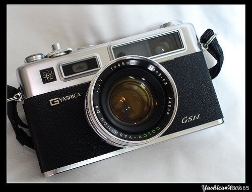 首台RF相機(半機械)=>Yashica Electro GSN