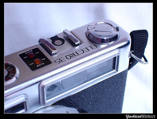 首台RF相機(半機械)=>Yashica Electro GSN