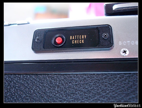 首台RF相機(半機械)=>Yashica Electro GSN
