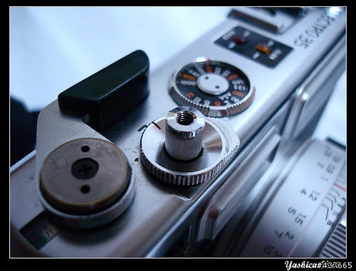 首台RF相機(半機械)=>Yashica Electro GSN