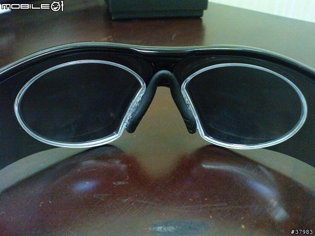 近視族又想要好好發揮敗家功力的好選擇~~壯哥首選..Oakley Livestrong(8/25新增使用心得)