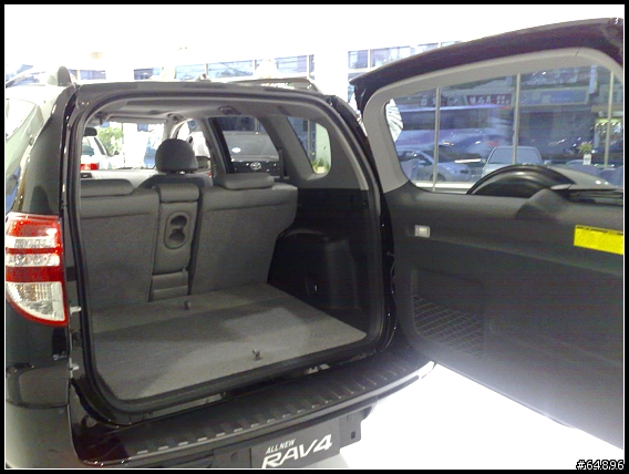 TOYOTA年度大戲 日製進口SUV RAV4 偽開箱